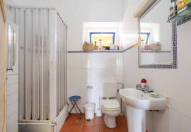 2 bedroom apartment inserted on the 1st floor of a two-family house located in the center of Aljustrel