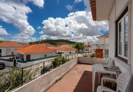 2 bedroom apartment inserted on the 1st floor of a two-family house located in the center of Aljustrel