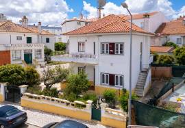2 bedroom apartment inserted on the 1st floor of a two-family house located in the center of Aljustrel