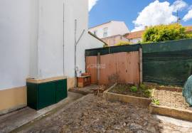 2 bedroom apartment inserted on the 1st floor of a two-family house located in the center of Aljustrel
