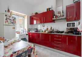 2 bedroom apartment inserted on the 1st floor of a two-family house located in the center of Aljustrel