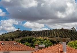2 bedroom apartment inserted on the 1st floor of a two-family house located in the center of Aljustrel