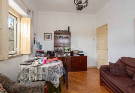 2 bedroom apartment inserted on the 1st floor of a two-family house located in the center of Aljustrel