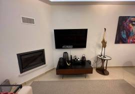 3 + 2 bedroom villa inserted in a condominium with swimming pool located in Vilamoura