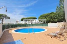 3 + 2 bedroom villa inserted in a condominium with swimming pool located in Vilamoura