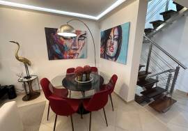 3 + 2 bedroom villa inserted in a condominium with swimming pool located in Vilamoura