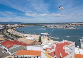 Fully Refurbished 2 Bedroom Apartment with River and Sea Views located in the Center of Portimão