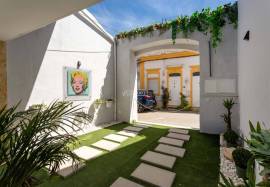 1 bedroom loft building with terrace and parking located in the center of Portimão