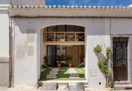 1 bedroom loft building with terrace and parking located in the center of Portimão