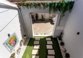 1 bedroom loft building with terrace and parking located in the center of Portimão