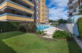 3 bedroom apartment for sale in Quarteira, within walking distance of the beach