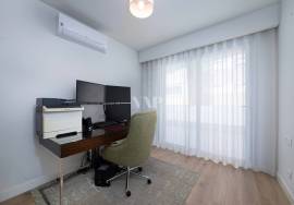 3 bedroom apartment for sale in Quarteira, within walking distance of the beach