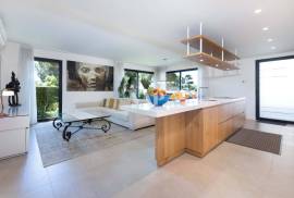 3 bedroom apartment for sale in Quarteira, within walking distance of the beach