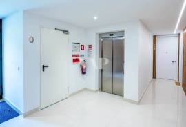 2 BEDROOM TOP FLOOR apartment for sale in Vilamoura, inserted in a private condominium