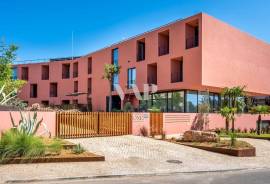 2 BEDROOM TOP FLOOR apartment for sale in Vilamoura, inserted in a private condominium