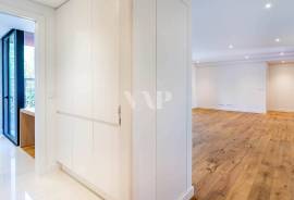 2 BEDROOM TOP FLOOR apartment for sale in Vilamoura, inserted in a private condominium