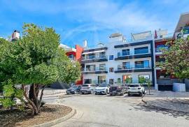 Tavira centre 2 bedroom apartment with large terraces and private plunge pool
