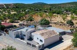 Exclusive and modern countryside Quinta on large plot, minutes from Moncarapacho Exclusive and modern countryside Quinta on large plot, minutes from Moncarapacho