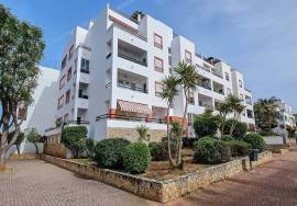 Tavira 2 bed top floor apartment with private rooftop terrace & parking