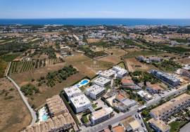 2 bedroom villa in Patã Village - with garage in Box | Gated community with pool