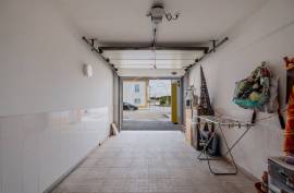 3 Bedroom House with Suite, Garage, Backyard and Renewable Energy – Santa Bárbara, Lourinhã