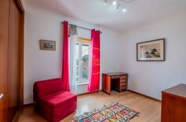 3 Bedroom House with Suite, Garage, Backyard and Renewable Energy – Santa Bárbara, Lourinhã