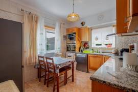 3 Bedroom House with Suite, Garage, Backyard and Renewable Energy – Santa Bárbara, Lourinhã