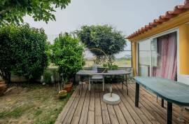 3 Bedroom House with Suite, Garage, Backyard and Renewable Energy – Santa Bárbara, Lourinhã