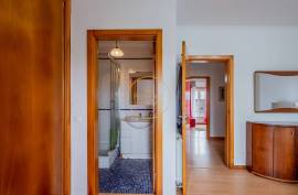 3 Bedroom House with Suite, Garage, Backyard and Renewable Energy – Santa Bárbara, Lourinhã