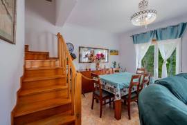 3 Bedroom House with Suite, Garage, Backyard and Renewable Energy – Santa Bárbara, Lourinhã