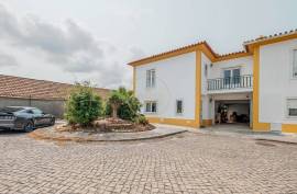 3 Bedroom House with Suite, Garage, Backyard and Renewable Energy – Santa Bárbara, Lourinhã