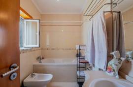3 Bedroom House with Suite, Garage, Backyard and Renewable Energy – Santa Bárbara, Lourinhã