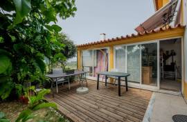 3 Bedroom House with Suite, Garage, Backyard and Renewable Energy – Santa Bárbara, Lourinhã