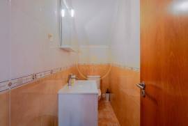 3 Bedroom House with Suite, Garage, Backyard and Renewable Energy – Santa Bárbara, Lourinhã