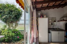3 Bedroom House with Suite, Garage, Backyard and Renewable Energy – Santa Bárbara, Lourinhã