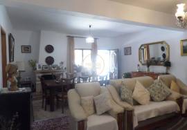Spacious 6-bedroom semi-detached house at the entrance to Loulé — Space, Comfort and Excellent Location