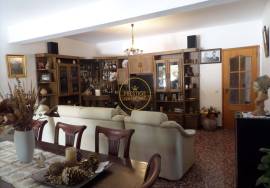 Spacious 6-bedroom semi-detached house at the entrance to Loulé — Space, Comfort and Excellent Location