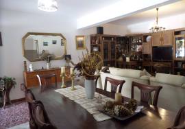 Spacious 6-bedroom semi-detached house at the entrance to Loulé — Space, Comfort and Excellent Location