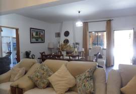 Spacious 6-bedroom semi-detached house at the entrance to Loulé — Space, Comfort and Excellent Location