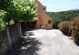 Spacious 6-bedroom semi-detached house at the entrance to Loulé — Space, Comfort and Excellent Location