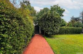 Historic semi-detached urban villa in Galdakao with private garden of more than 800 m² Historic semi-detached urban villa in Galdakao with private garden of more than 800 m²