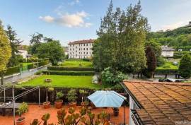Historic semi-detached urban villa in Galdakao with private garden of more than 800 m² Historic semi-detached urban villa in Galdakao with private garden of more than 800 m²