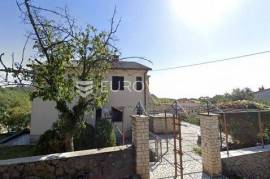 Rijeka, Drenova, detached house with three apartments and a garage