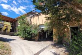 A Complex Of Winegrowing Buildings On A Plot Of 1860 M2, Part Of Which Is Suitable For Development.