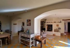 Unique Magnificent Stone Farmhouse With 300 M2 Of Living Space, 5 Bedrooms And Outbuilding On 1.5 Hectares Of Land In The Heart Of The Garrigue With Panoramic Views. Unique Magnificent Stone Farmhouse With 300 M2 Of Living Space, 5 Bedrooms And Outbuilding On 1.5 Hectares Of Land In The Heart Of The Garrigue With Panoramic Views.