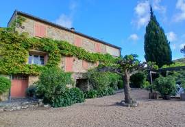 Unique Magnificent Stone Farmhouse With 300 M2 Of Living Space, 5 Bedrooms And Outbuilding On 1.5 Hectares Of Land In The Heart Of The Garrigue With Panoramic Views. Unique Magnificent Stone Farmhouse With 300 M2 Of Living Space, 5 Bedrooms And Outbuilding On 1.5 Hectares Of Land In The Heart Of The Garrigue With Panoramic Views.