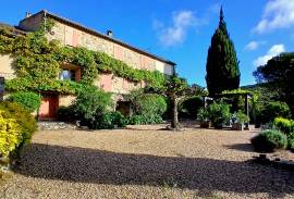 Unique Magnificent Stone Farmhouse With 300 M2 Of Living Space, 5 Bedrooms And Outbuilding On 1.5 Hectares Of Land In The Heart Of The Garrigue With Panoramic Views. Unique Magnificent Stone Farmhouse With 300 M2 Of Living Space, 5 Bedrooms And Outbuilding On 1.5 Hectares Of Land In The Heart Of The Garrigue With Panoramic Views.