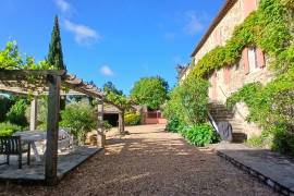 Unique Magnificent Stone Farmhouse With 300 M2 Of Living Space, 5 Bedrooms And Outbuilding On 1.5 Hectares Of Land In The Heart Of The Garrigue With Panoramic Views. Unique Magnificent Stone Farmhouse With 300 M2 Of Living Space, 5 Bedrooms And Outbuilding On 1.5 Hectares Of Land In The Heart Of The Garrigue With Panoramic Views.