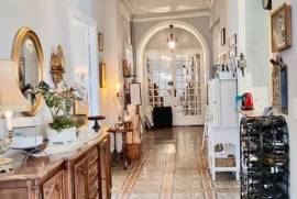 Beautiful Bourgeoise House, Entirely Renovated With Taste, Offering 7 Bedrooms, 7 Bathrooms And Annexes On A 870 M2 Plot With Pool. Beautiful Bourgeoise House, Entirely Renovated With Taste, Offering 7 Bedrooms, 7 Bathrooms And Annexes On A 870 M2 Plot With Pool.