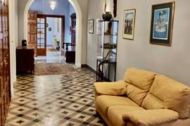 Beautiful Bourgeoise House, Entirely Renovated With Taste, Offering 7 Bedrooms, 7 Bathrooms And Annexes On A 870 M2 Plot With Pool. Beautiful Bourgeoise House, Entirely Renovated With Taste, Offering 7 Bedrooms, 7 Bathrooms And Annexes On A 870 M2 Plot With Pool.